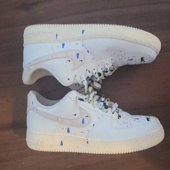 Nike Air Force 1 '07 LV8 Size 8 - Picture 3 of 5